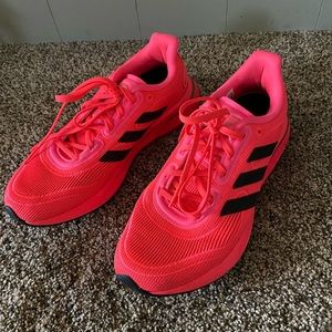 Adidas Supernova “signal pink”